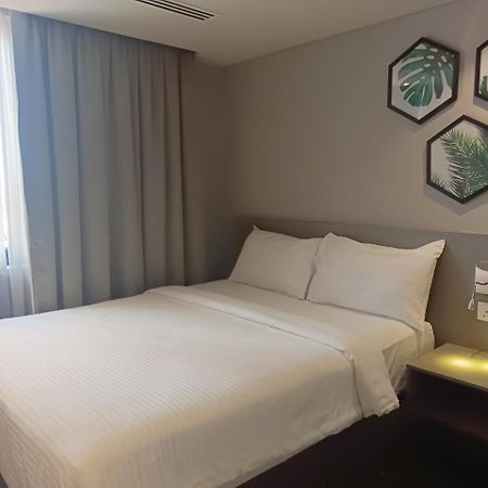 Bahari Parade Hotel George Town Eksteriør billede